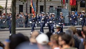 Le 14 Juillet vu depuis les ateliers : ce que cachent 5 300 silhouettes Irréprochables
